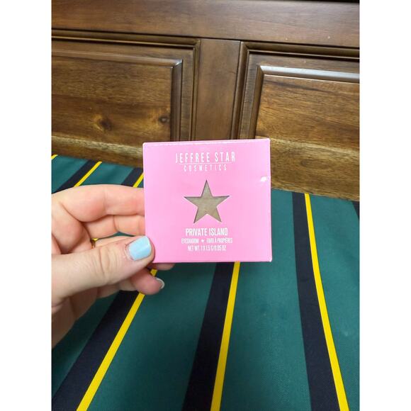 Jeffree Star Cosmetics Pressed Pigment Eyeshadow Private Island NEW IN BOX - Picture 2 of 4